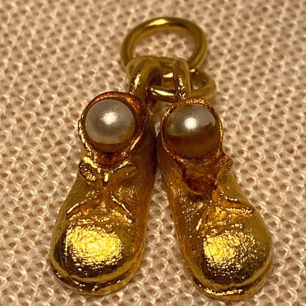 Vintage charm gold baby shoe pair faux Pearls pendant for charm bracelet 60s 70s